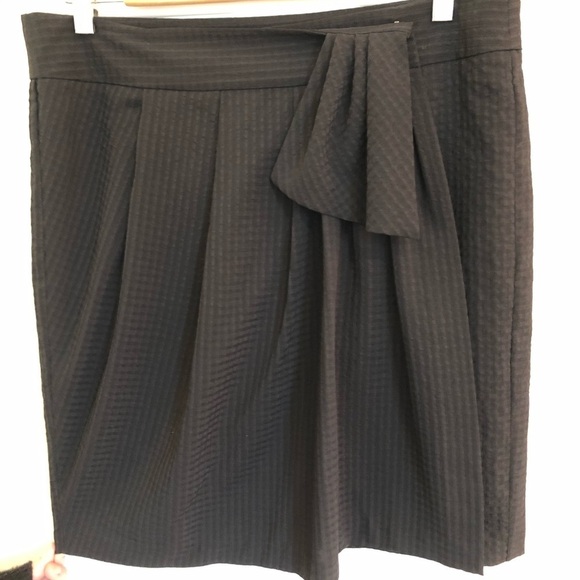 GAP Dresses & Skirts - GAP Black Textured Wrap Skirt EUC